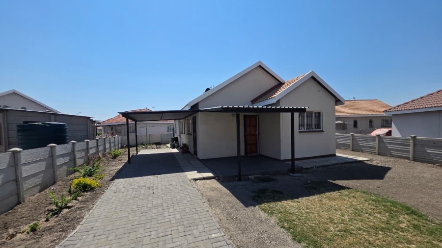 4 Bedroom Property for Sale in Freedom Park North West
